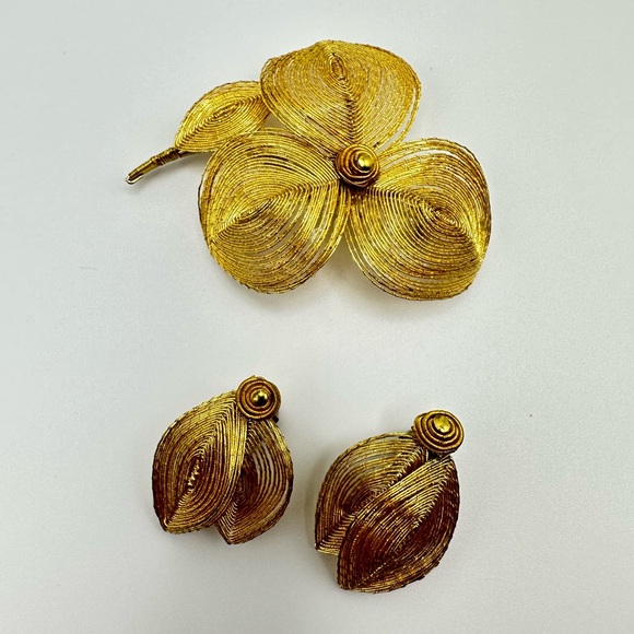 Rarely find Vintage Signed West Germany leaves clip earrings and brooch set - Picture 1 of 11